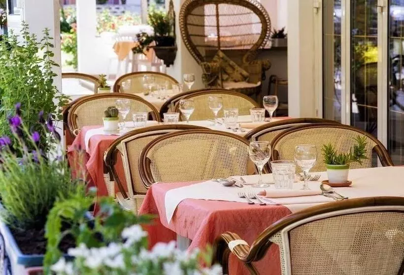 Hotelli Villa Mirella