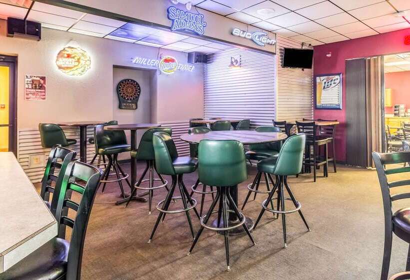 בית מלון כפרי Econo Lodge   Valley City