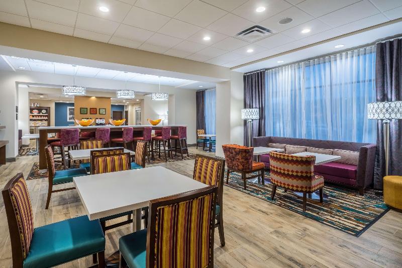 فندق Hampton Inn Newport