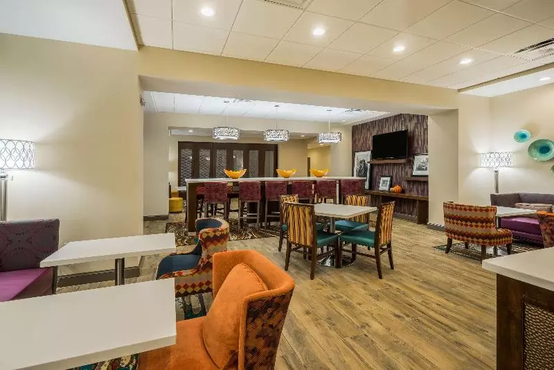 ホテル Hampton Inn Newport