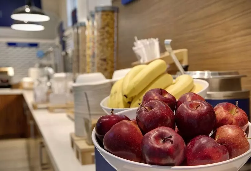 ホテル Holiday Inn Express & Suites S Lake Buena Vista, An Ihg