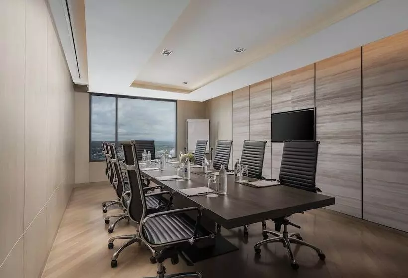 هتل Holiday Inn & Suites Rayong City Centre, An Ihg