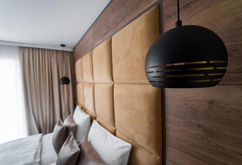 Отель Mirjana & Rastoke