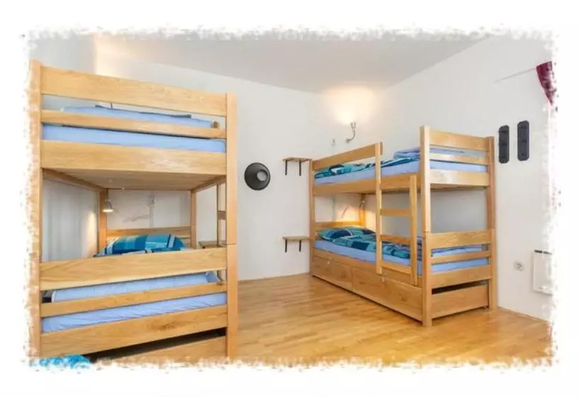 Hostel Oktarin