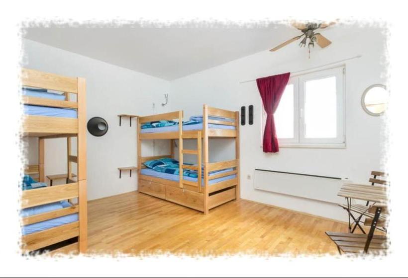 Hostel Oktarin