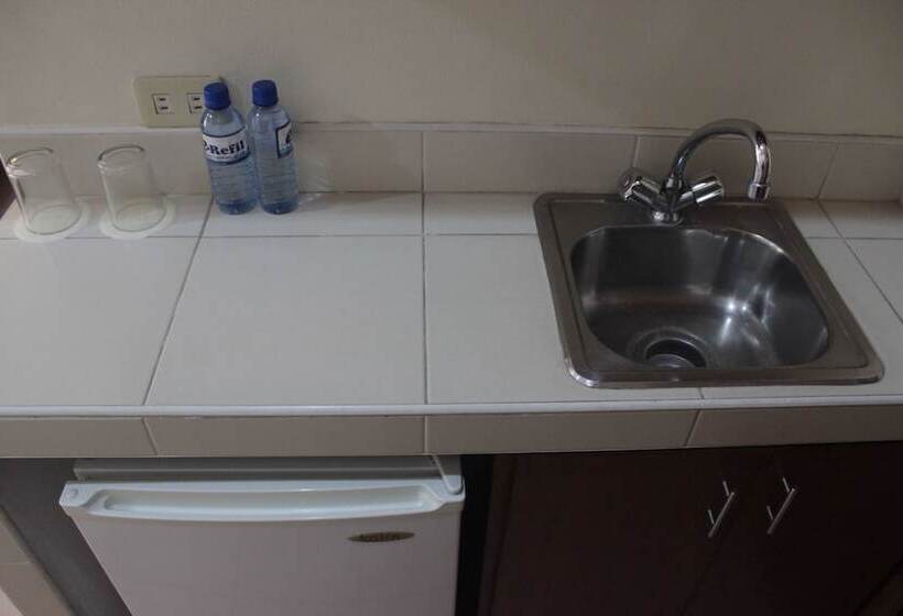 בית מלון כפרי Joyce Apartelle Kalentong