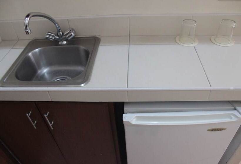 בית מלון כפרי Joyce Apartelle Kalentong