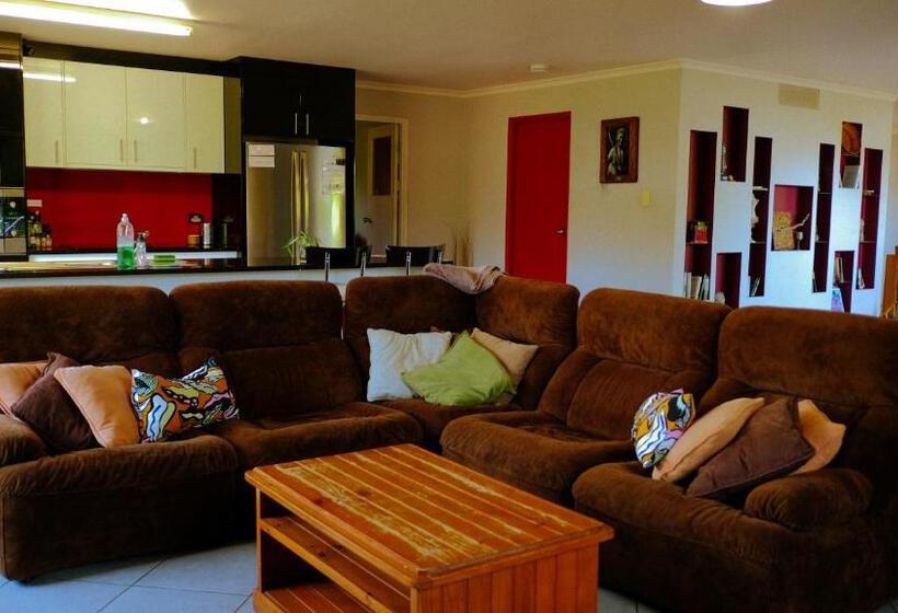 호스텔 Backpackers At 1770