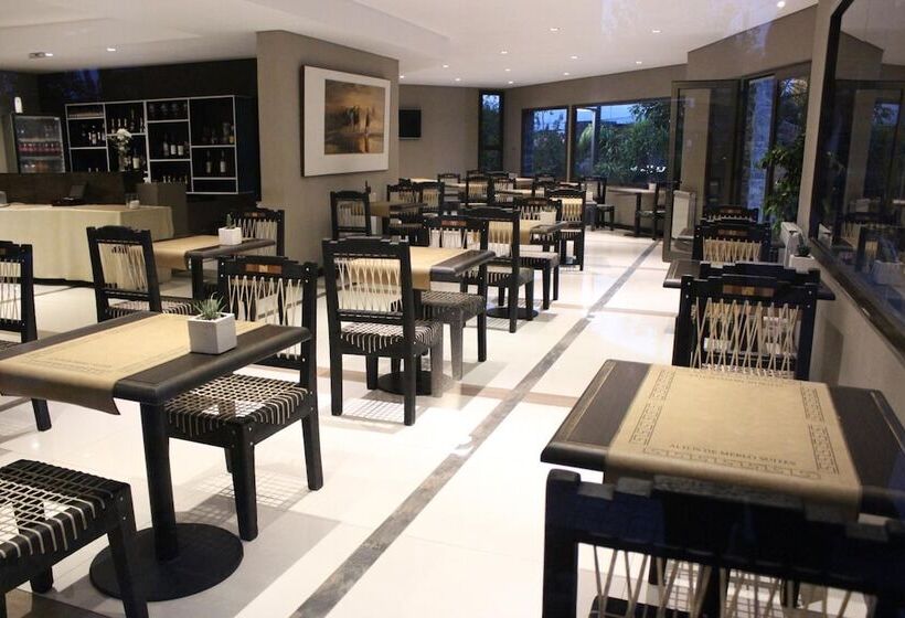 Отель Altos De Merlo Suites