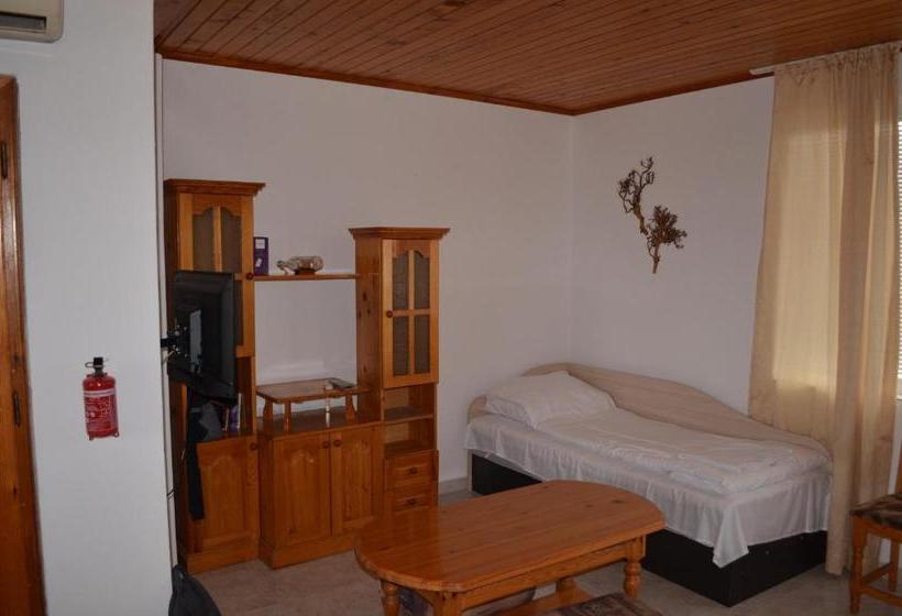 בית מלון כפרי Bravo 1 Apartments