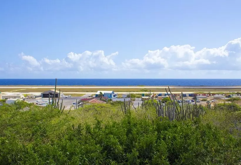 هتل Curacao Airport