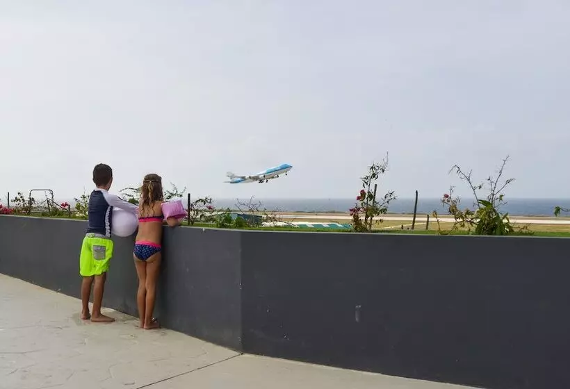 هتل Curacao Airport