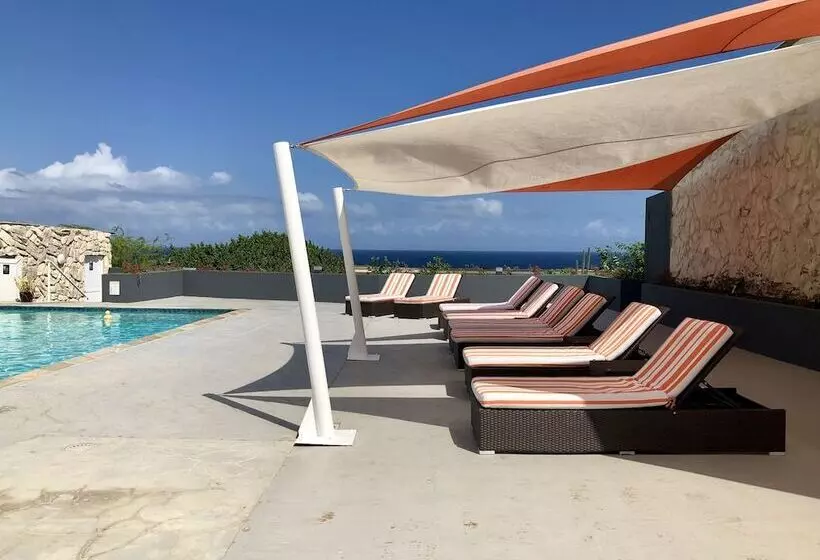 هتل Curacao Airport