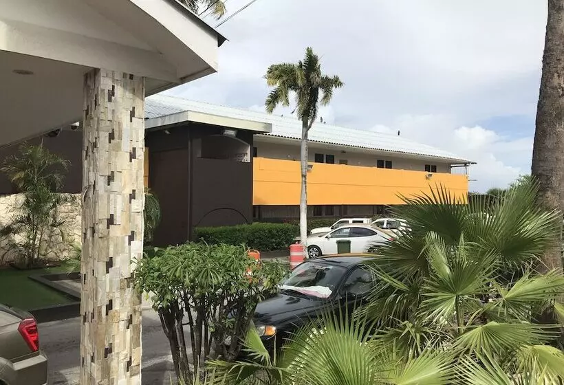 هتل Curacao Airport