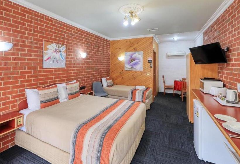 Мотель Elms Motor Inn