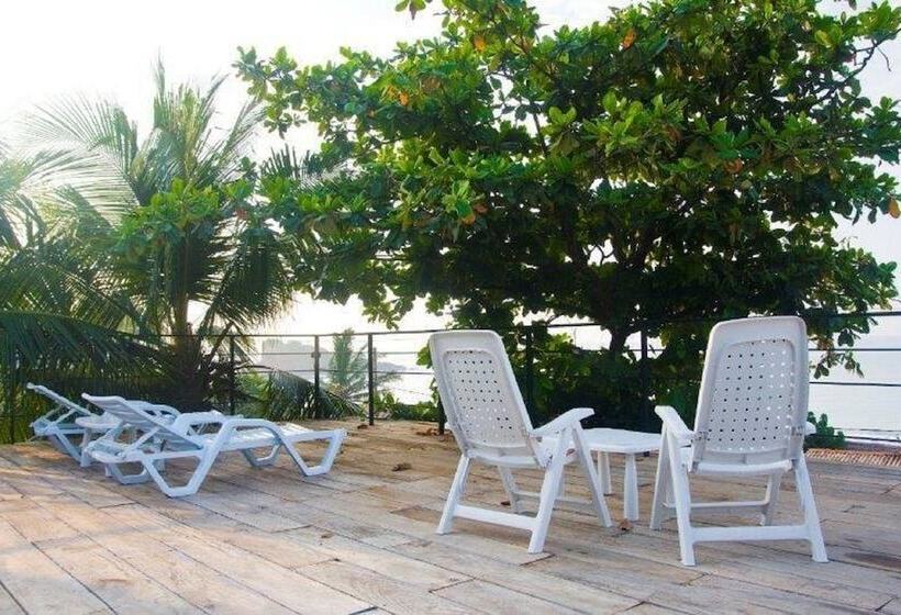 Hangover Hostels Mirissa