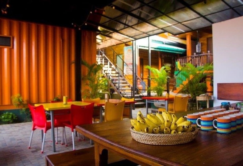 Hangover Hostels Mirissa