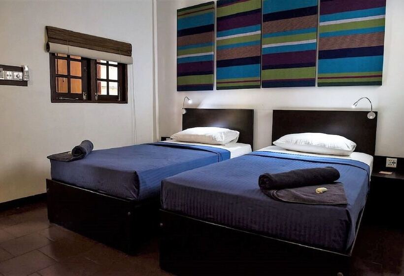 Hangover Hostels Mirissa