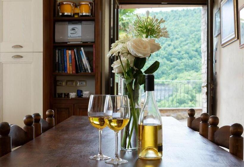 هتل Agriturismo Colle Pu