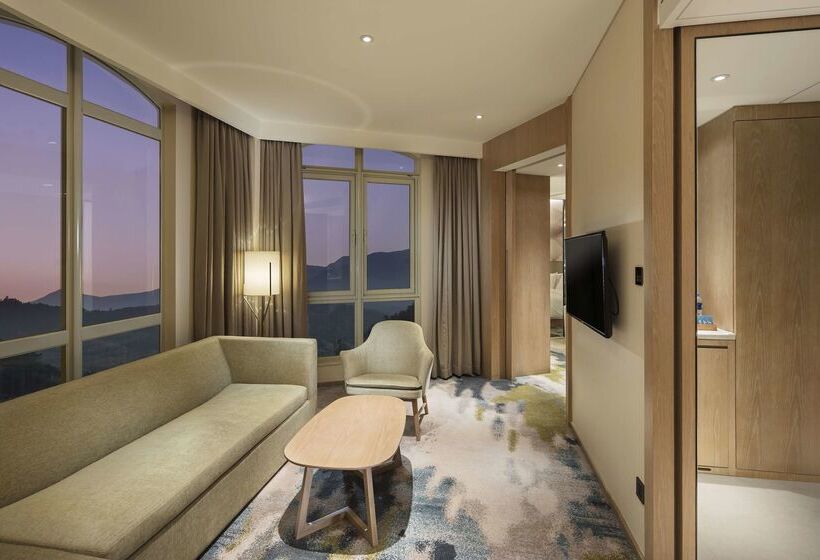 Отель Hilton Garden Inn Hangzhou Lu'niao