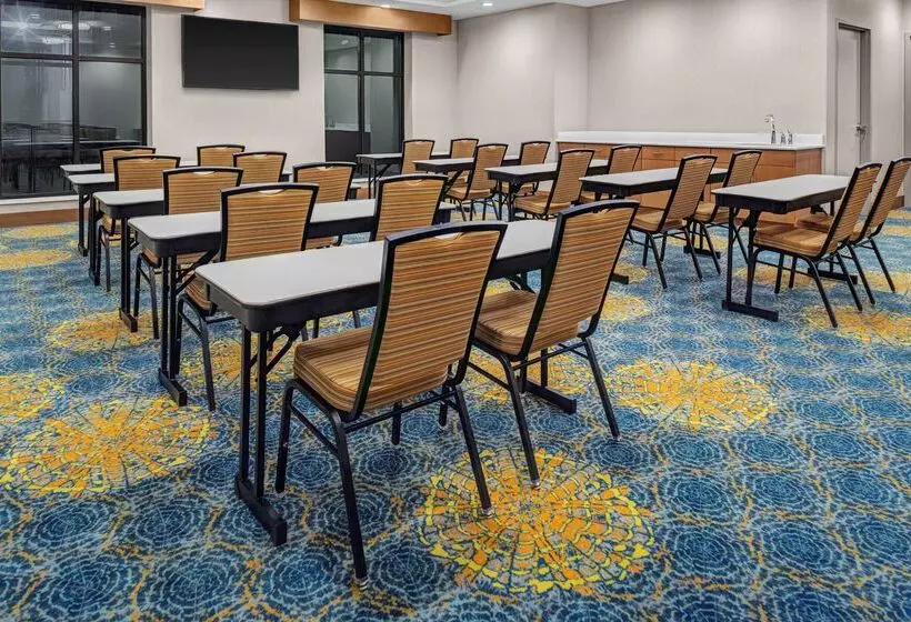 ホテル Homewood Suites By Hilton Wauwatosa Milwaukee