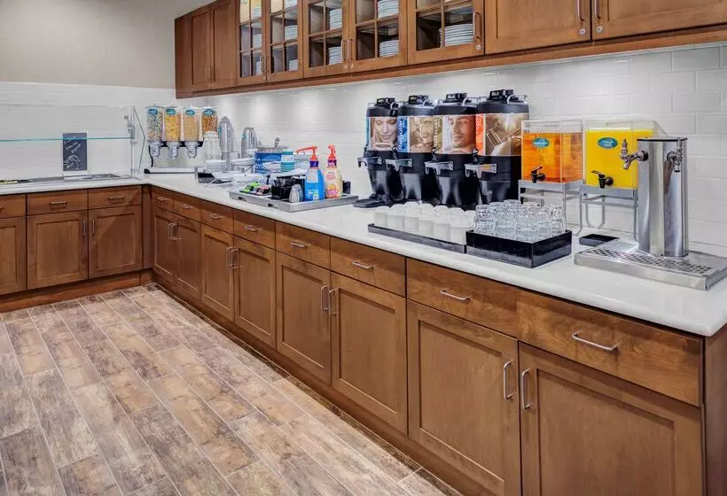 ホテル Homewood Suites By Hilton Wauwatosa Milwaukee