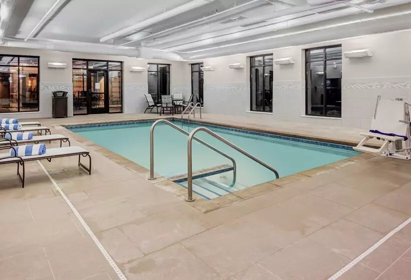 ホテル Homewood Suites By Hilton Wauwatosa Milwaukee