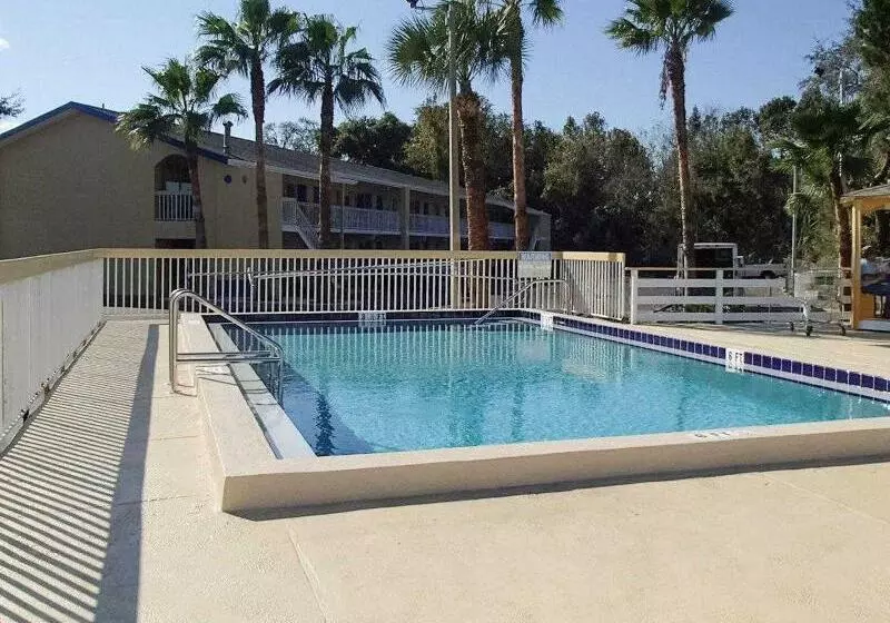 Hotelli Mainstay Suites Hackberry Sportsman's Lodge