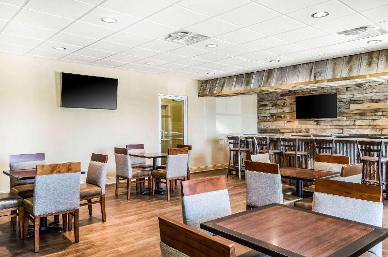 Отель Mainstay Suites Hackberry Sportsman's Lodge