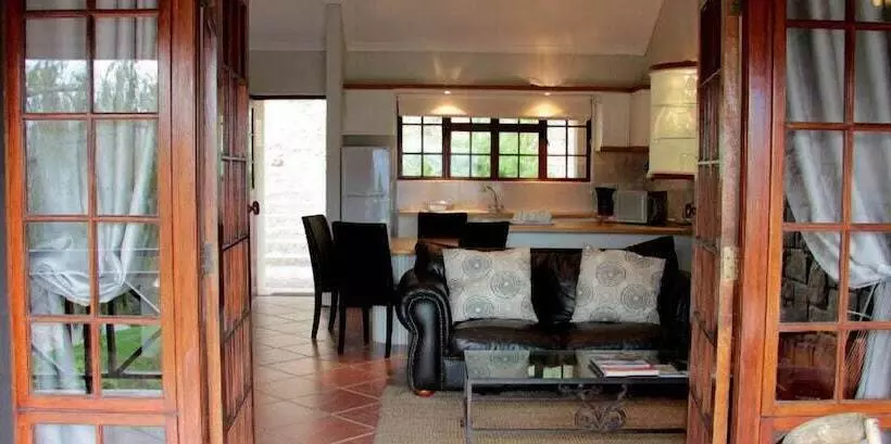 Montmartre Chalets And Guest House