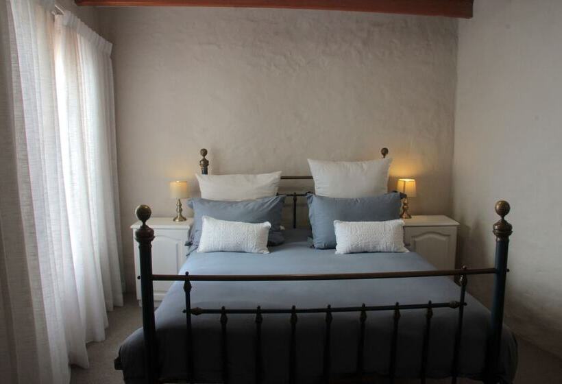 Montmartre Chalets And Guest House