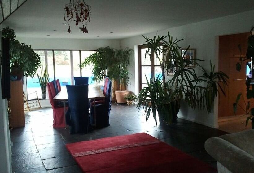 膳宿费 The Village Studio Apartments