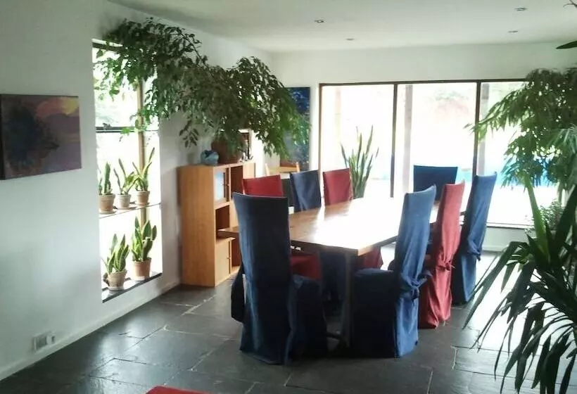 ペンション The Village Studio Apartments