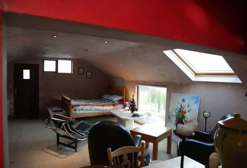 ペンション The Village Studio Apartments