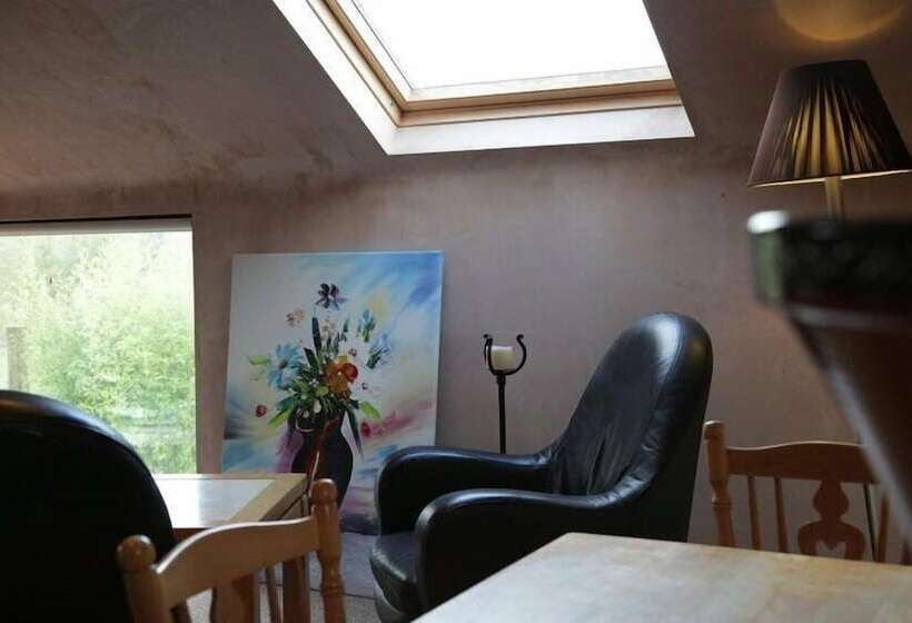 膳宿费 The Village Studio Apartments