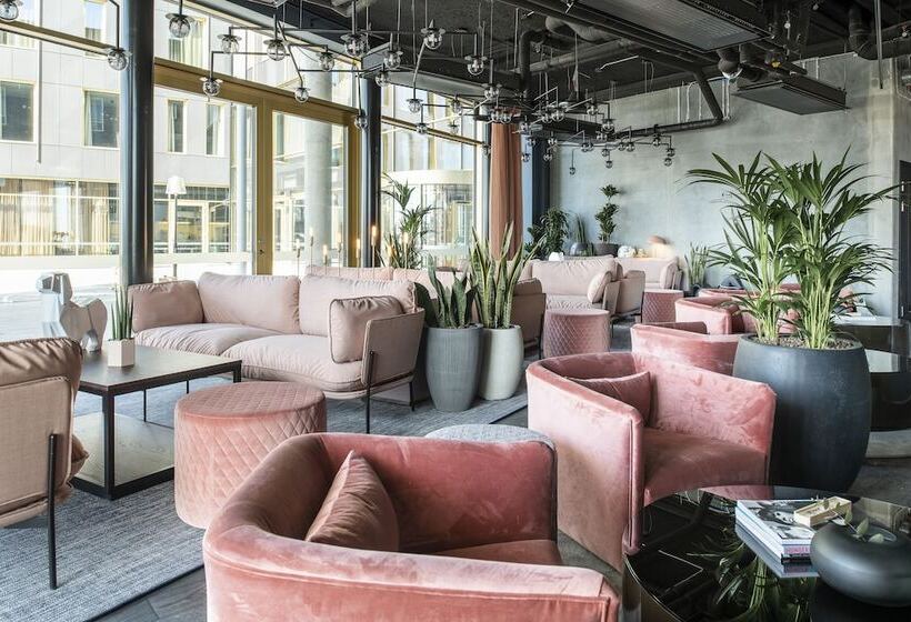 Quality Hotel The Box