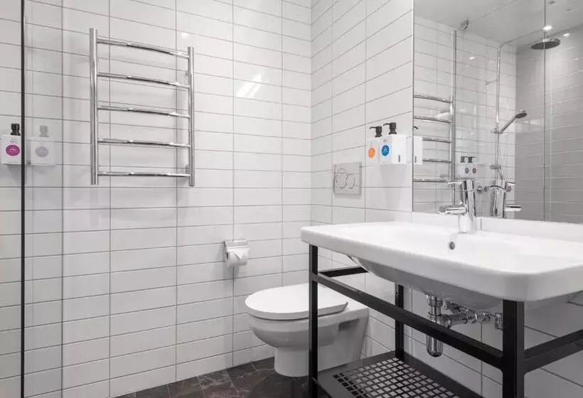 Quality Hotel The Box