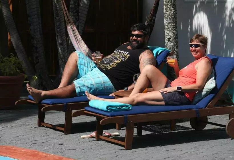 White House Apartments