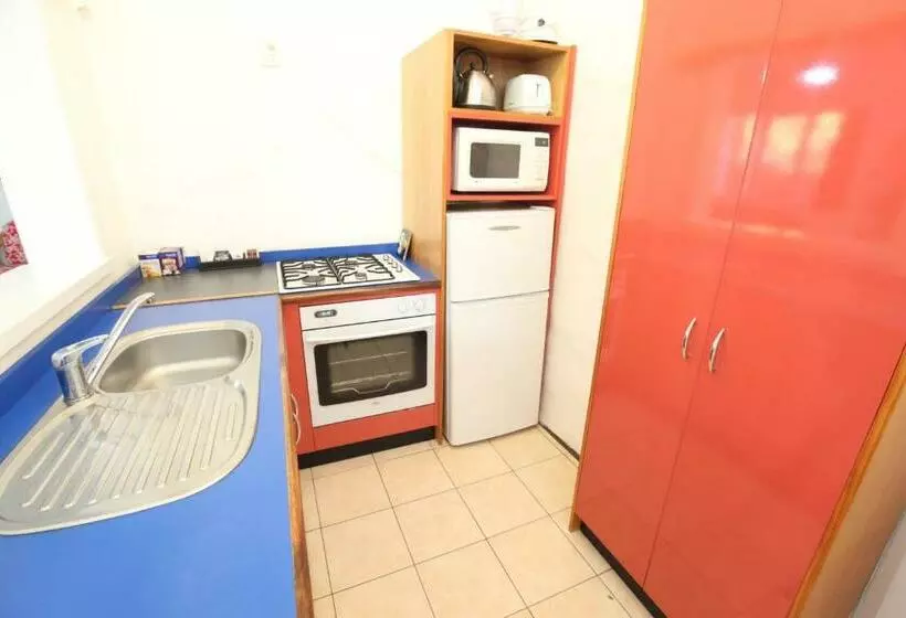 White House Apartments