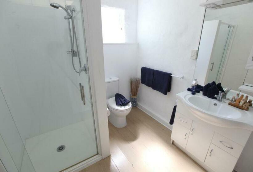 White House Apartments