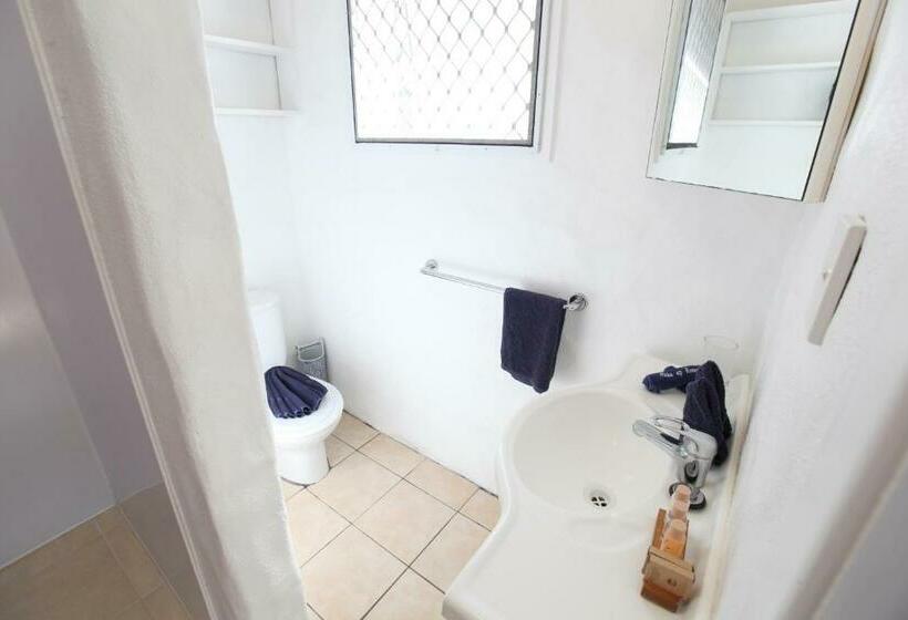 White House Apartments