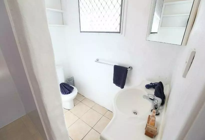 White House Apartments