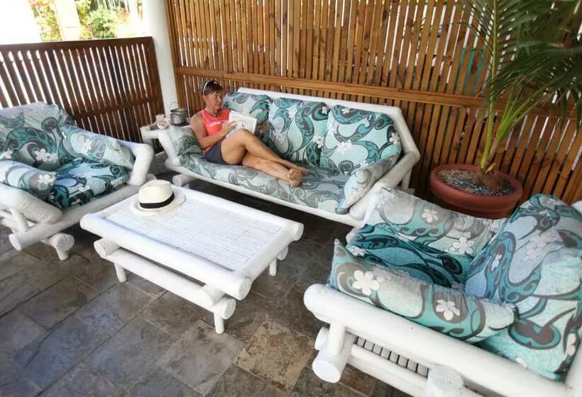 White House Apartments