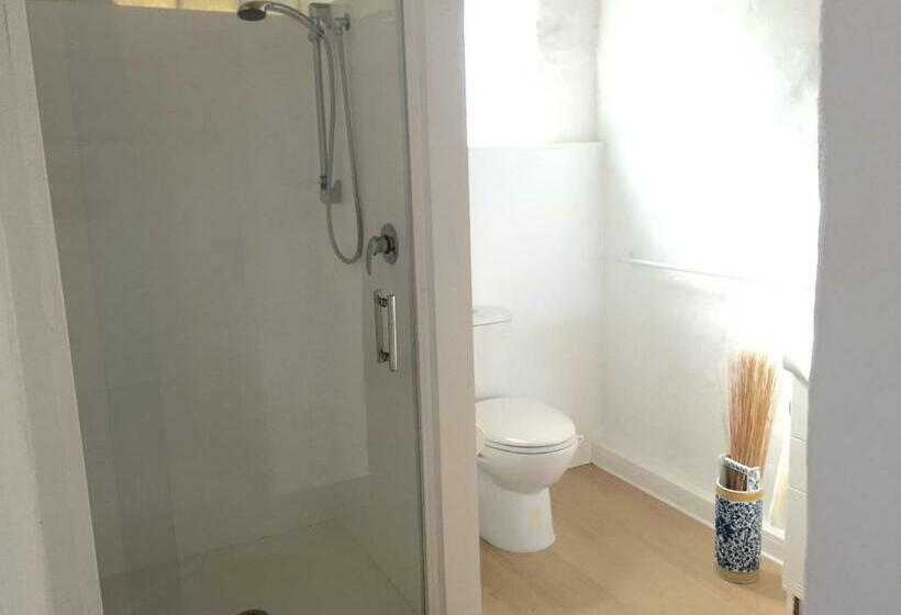 White House Apartments