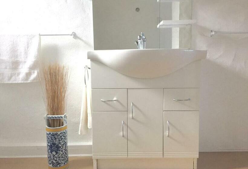 White House Apartments