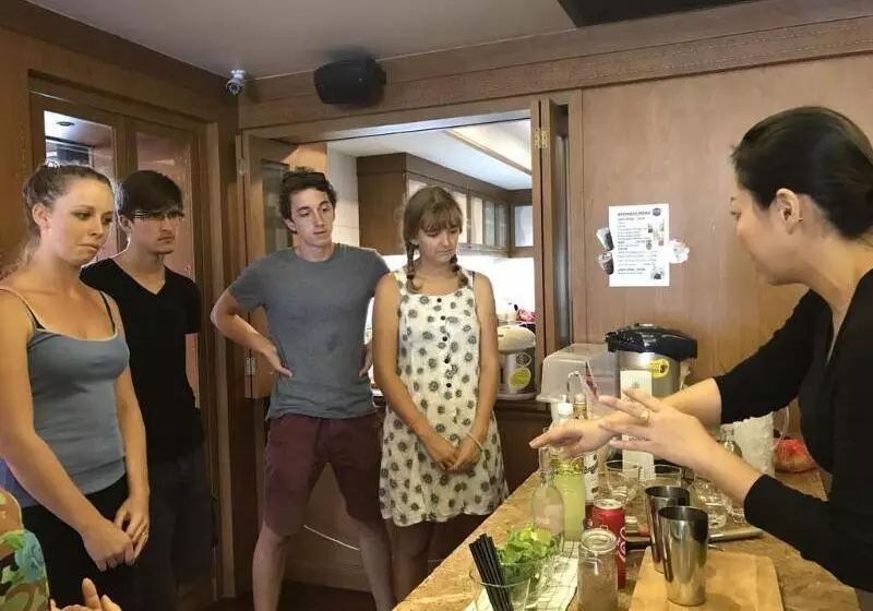 هاستل Glur Central Pratunam