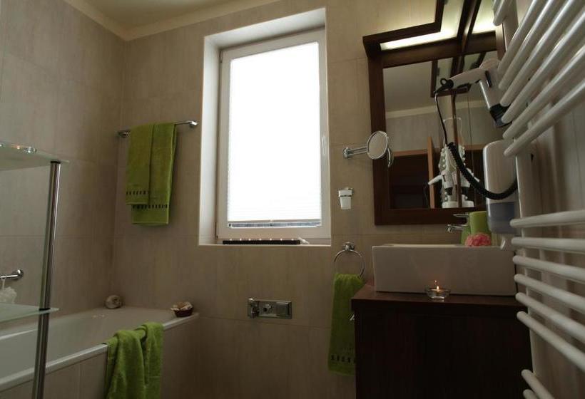 Hotel Birdland Villapark