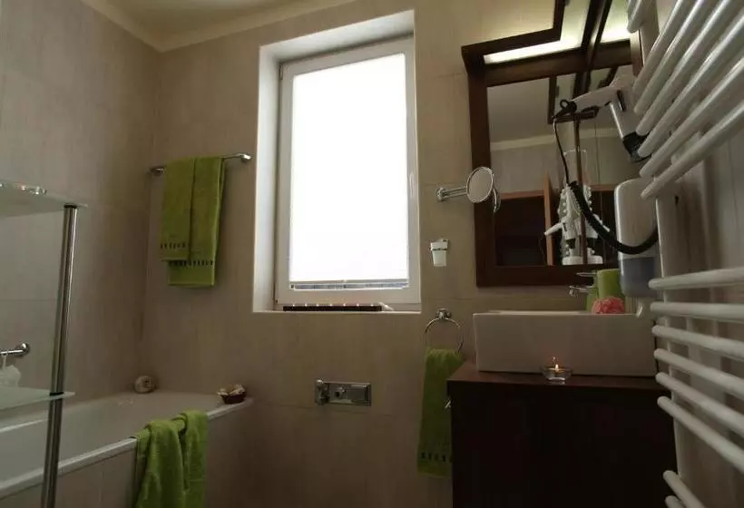 Hotelli Birdland Villapark