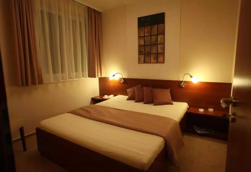 Hotelli Birdland Villapark