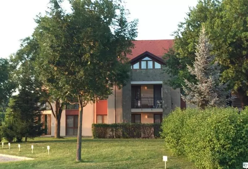 Hotelli Birdland Villapark